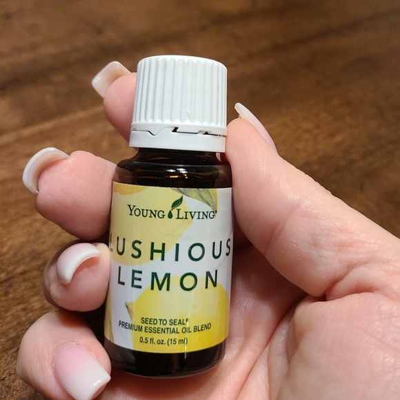 Young Living 15ml Luscious Lemon Essential Oil NWT